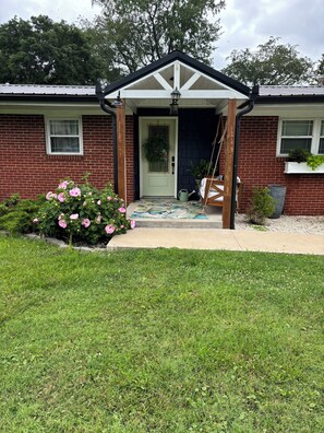 Exterior detail - Welcoming 3-bedroom house with AC in charming Middlesboro (Middlesboro)