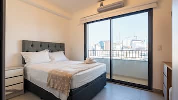 Espacio para trabajar con laptop y wifi gratis