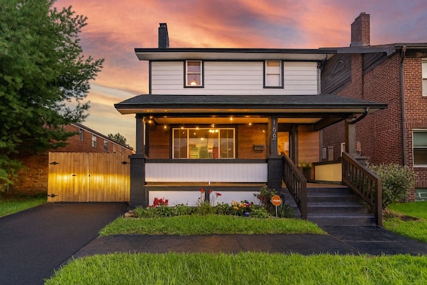 Exterior - The Play Haus! Hot Tub, Game Room, Firepit, Families (Columbus)