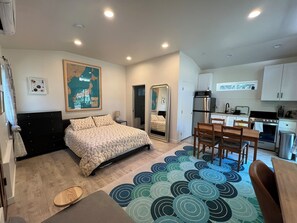 1 bedroom, desk, free WiFi, bed sheets