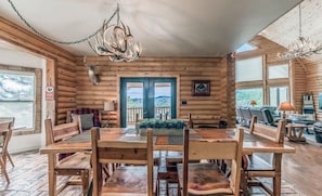Interior - The Log Out Lodge, formerly Heaven's Peak, is a 5-bedroom cabin near Midtown (Ruidoso)