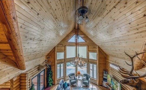 The Log Out Lodge, formerly Heaven's Peak, is a 5-bedroom cabin near Midtown
