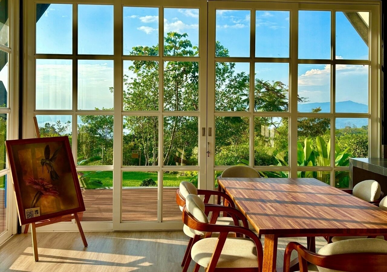 Casa de campo Premium, 3 habitaciones, alberca privada, vista al valle | Área de sala de estar | Smart TV de 43 pulgadas con canales por cable y Netflix 