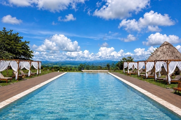 2 outdoor pools