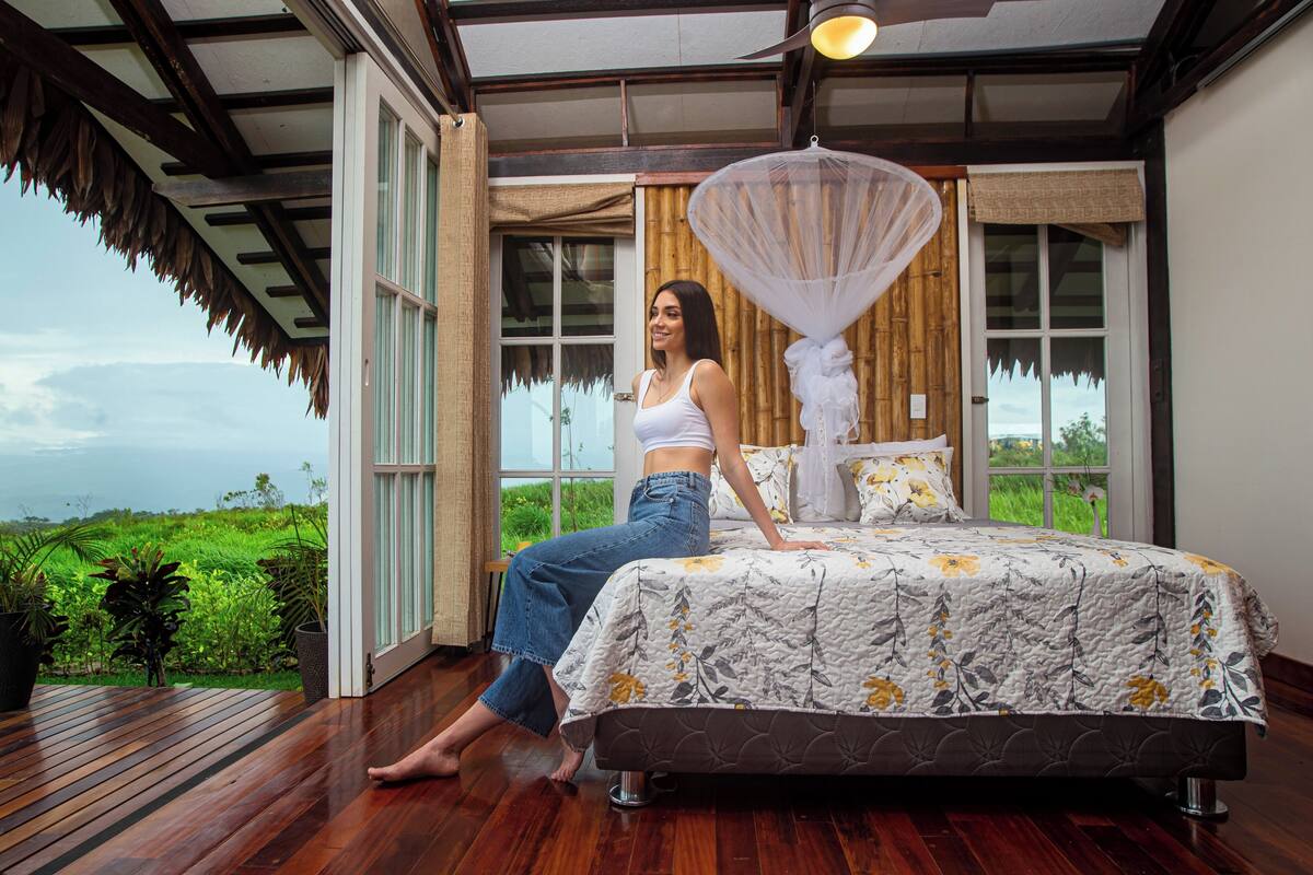 Traditional Cottage, 3 Bedrooms, Garden View | Egyptian cotton sheets, premium bedding, down comforters, minibar
