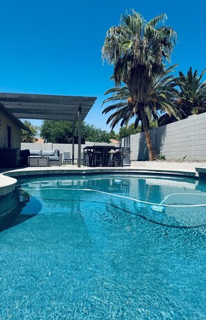 Et oppvarmet basseng