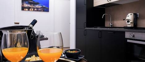 Kühlschrank, Mikrowelle, Ofen, Geschirrspüler