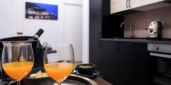 Kühlschrank, Mikrowelle, Ofen, Geschirrspüler