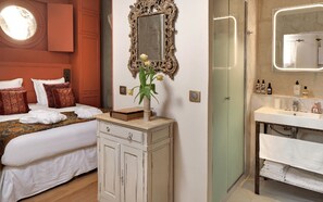 1 bedroom, iron/ironing board, internet, bed sheets