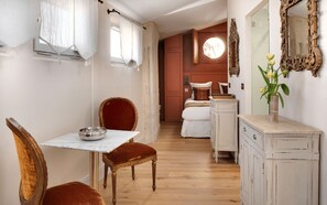 1 slaapkamer, een strijkplank/strijkijzer, internet, beddengoed