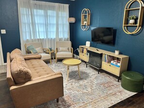 TV, fireplace