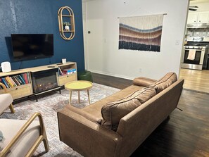 Televisión y chimenea 