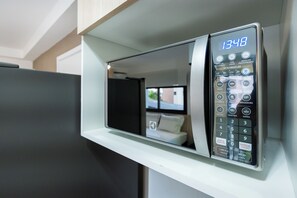 Fridge, microwave, stovetop, cookware/dishes/utensils