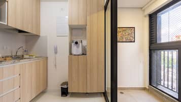 Espaço de trabalho para notebook, cortinas blackout