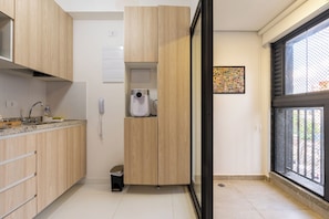 Laptop workspace, blackout drapes, iron/ironing board, free WiFi