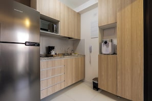 Fridge, microwave, stovetop, cookware/dishes/utensils