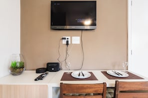 Laptop workspace, blackout drapes, iron/ironing board, free WiFi