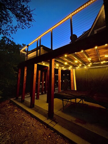 Beautiful Cabin with a ton of amenities! 5 minute walk to the lake!