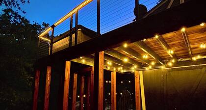 Beautiful Cabin with a ton of amenities! 5 minute walk to the lake!