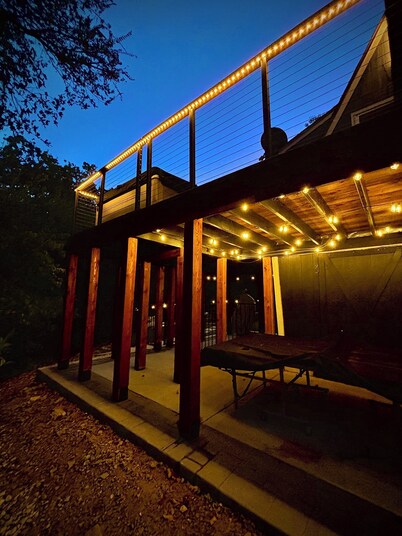 Beautiful Cabin with a ton of amenities! 5 minute walk to the lake!