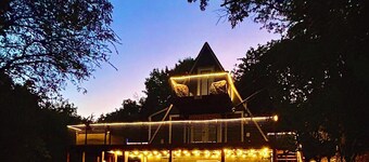 Beautiful Cabin with a ton of amenities! 5 minute walk to the lake!