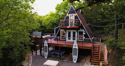 Secluded Lake Retreat • Hot Tub, Fire Pit, Golf Cart + Mini Golf