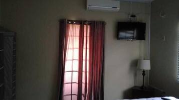 3 bedrooms, internet, bed sheets