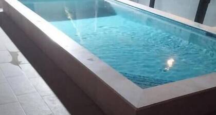 Le Chateau - Scarlet Ibis Apartment