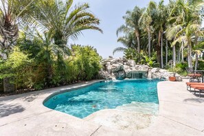 Piscine extérieure, piscine chauffée