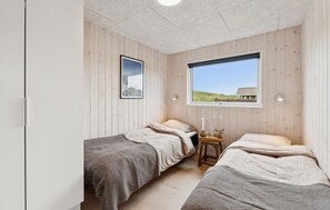 7 bedrooms, travel cot, free WiFi