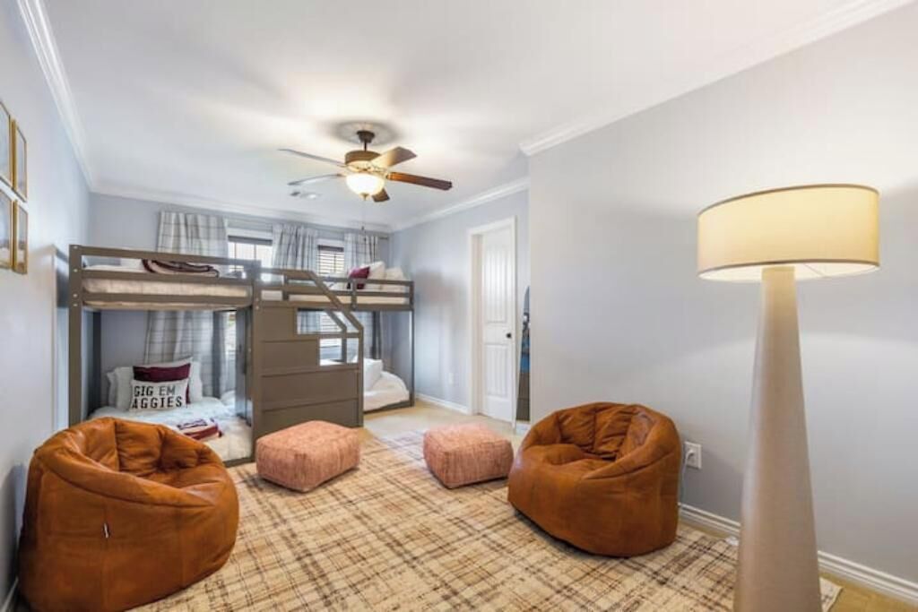 4 bedrooms, iron/ironing board, free WiFi, bed sheets