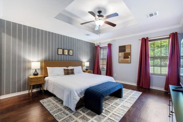 4 bedrooms, iron/ironing board, free WiFi, bed sheets