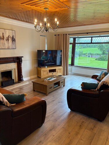 Whitepark Lodge - 5-Bed Countryside Home. Newly renovated family-friendly home
