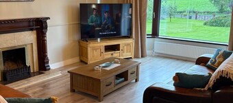 Whitepark Lodge - 5-Bed Countryside Home. Newly renovated family-friendly home