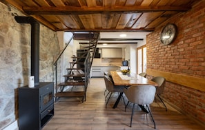 Dining - Amazing home in Veselici with sauna (Veselici)