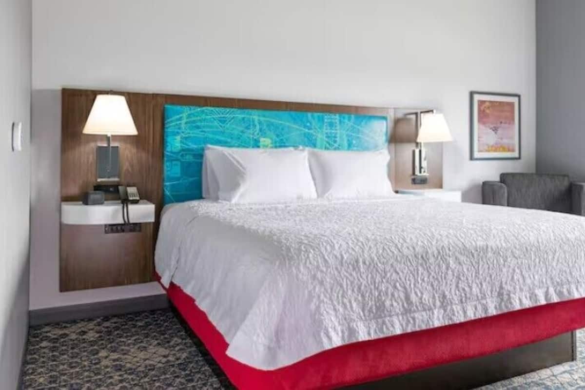 Desk, laptop workspace, iron/ironing board, free WiFi