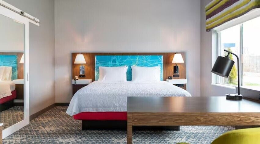 Studio Suite, 1 King Bed with Sofa bed, Refrigerator & Microwave (Wet bar)