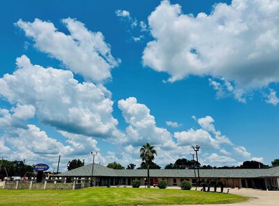 WESTERN INN