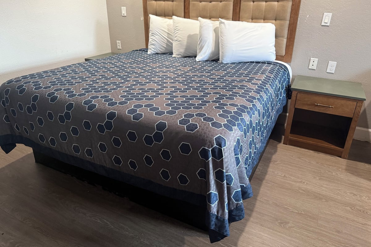 Deluxe Single Room