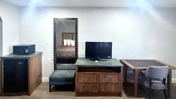 Bureau, espace de travail pour ordinateur portable, rideaux occultants