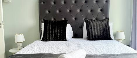 1 chambre, fer et planche à repasser, Wi-Fi, draps fournis