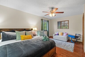 3 bedrooms, iron/ironing board, travel crib, free WiFi