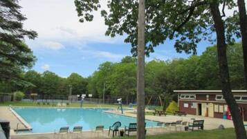 Outdoor pool, a heated pool