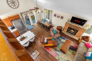 Smart TV, fireplace