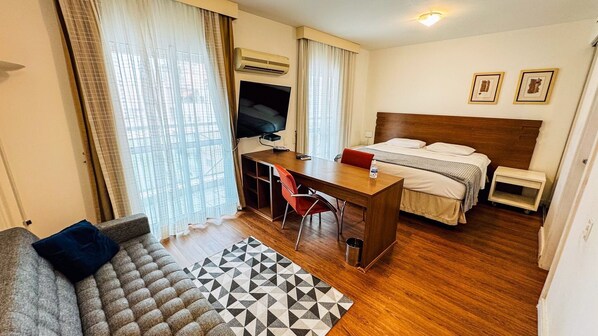 Deluxe Suite | Iron/ironing board, free WiFi - HOTEL PERDIZES - Flat Executivo - 1206 (São Paulo)