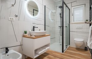 Shower, hair dryer - 4 bedroom luxurious home in Rogotin (Rogotin)