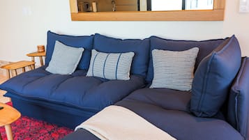 Comfort Apartment, Ocean View | Living room