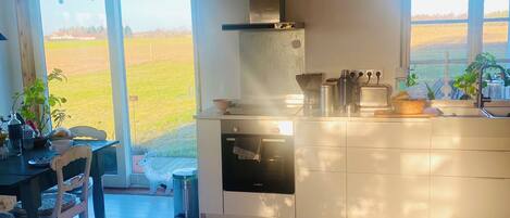 Micro-ondes, four, plaque de cuisson, lave-vaisselle