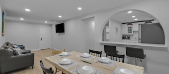 Lovely 4-bedroom house in Arlington with AC