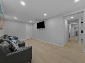 Interior - Lovely 4-bedroom house in Arlington with AC (Arlington)